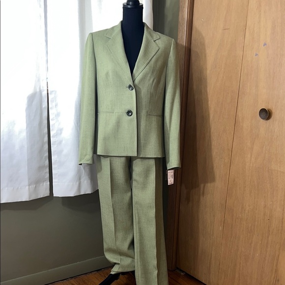 Jones Studio Jackets & Blazers - NWT Jones Studio Classic Women's Sage Green Blazer and Pants Set